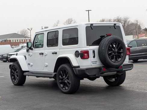Used 2025 Jeep Wrangler Unlimited Sahara AWD/4WD image 5