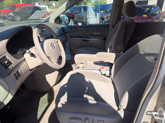 Used 2006 Toyota Sienna LE w/ LE Pkg 2 AWD/4WD image 13