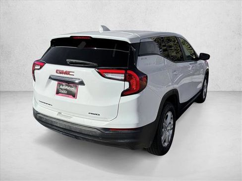 Used 2024 GMC Terrain SLE image 5