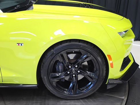 Used 2020 Chevrolet Camaro SS image 39