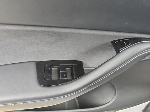 Used 2020 Tesla Model Y Long Range AWD/4WD image 24