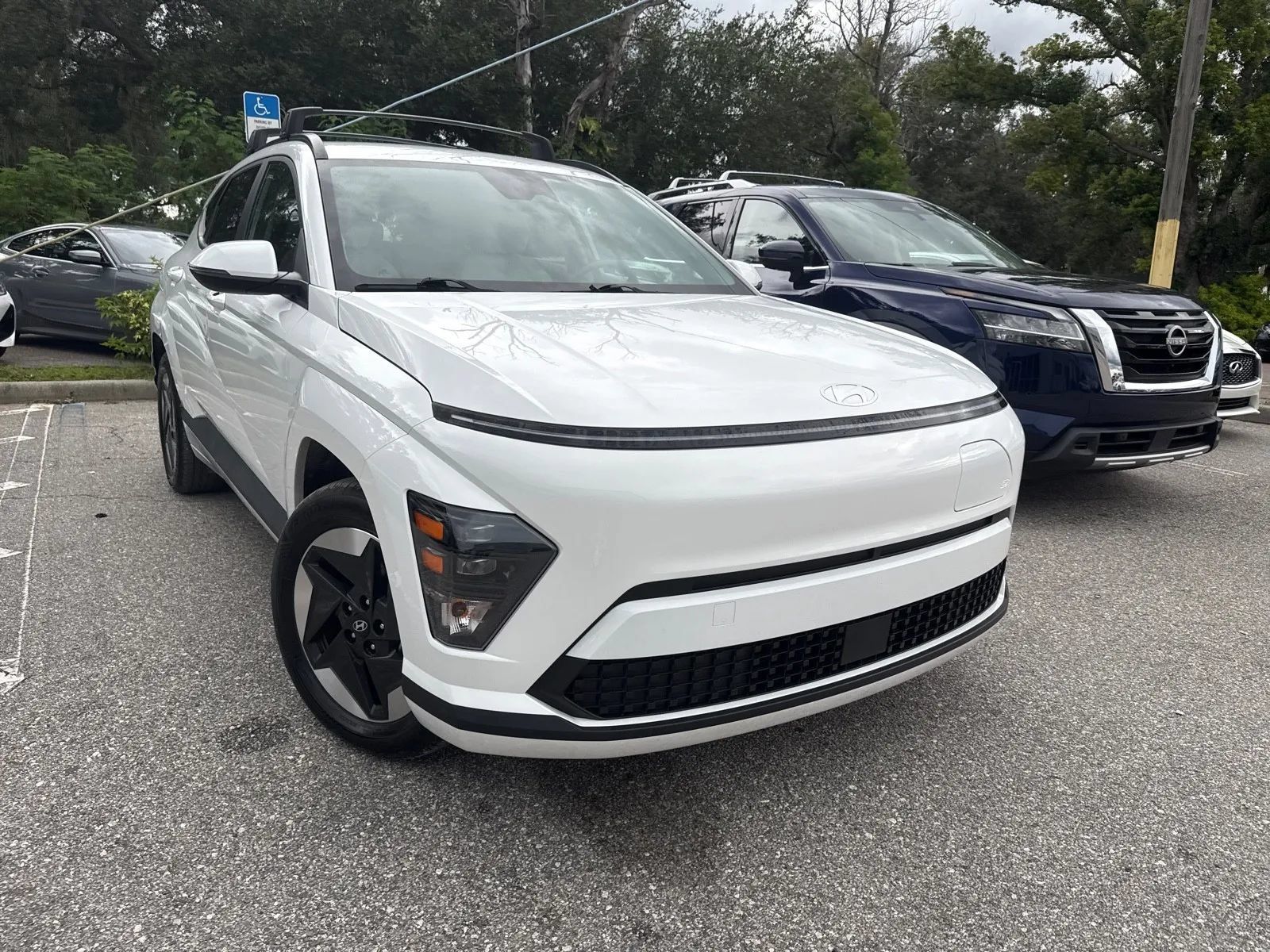 Used 2024 Hyundai Kona SEL FWD image 4