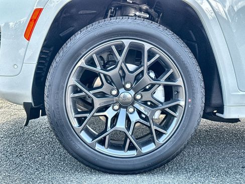 New 2025 Jeep Grand Cherokee Summit w/ Adv Protech Group IV image 12