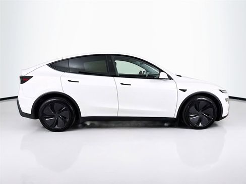 Used 2026 Tesla Model Y 2WD image 10