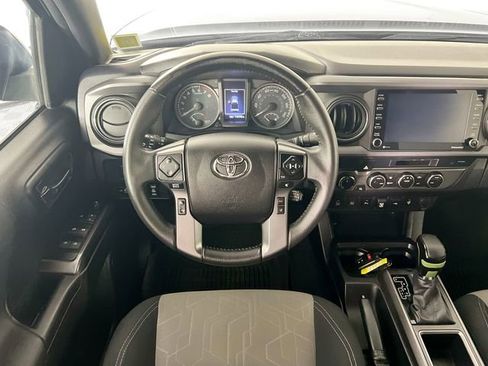 Used 2021 Toyota Tacoma TRD Off-Road w/ Technology Package AWD/4WD image 22