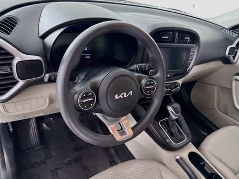 Used 2025 Kia Soul LX FWD image 9