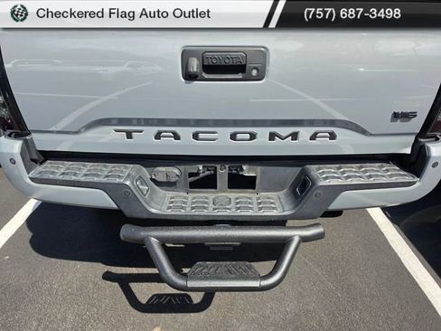 Used 2021 Toyota Tacoma TRD Off-Road w/ TRD Premium Off Road Package AWD/4WD image 8