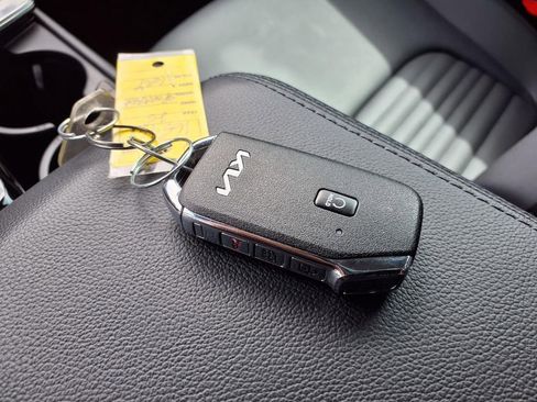 Used 2025 Kia Sportage SX FWD image 19