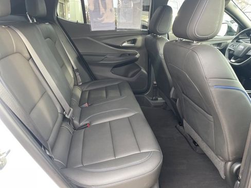 Used 2025 Buick Envista Sport Touring image 14