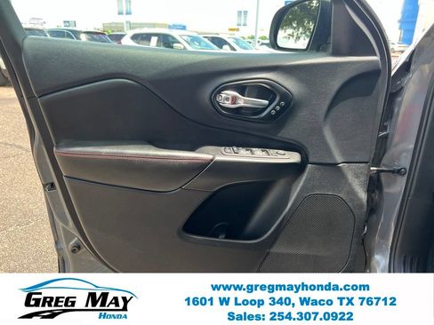 Used 2022 Jeep Cherokee Trailhawk w/ Premium Leather Package AWD/4WD image 22