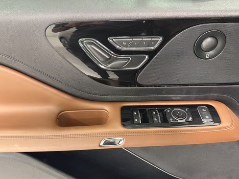 Used 2023 Lincoln Aviator Reserve w/ Equipment Group 201A AWD/4WD image 11