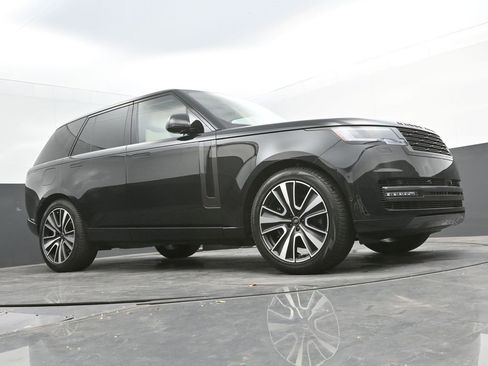 New 2025 Land Rover Range Rover SE image 32