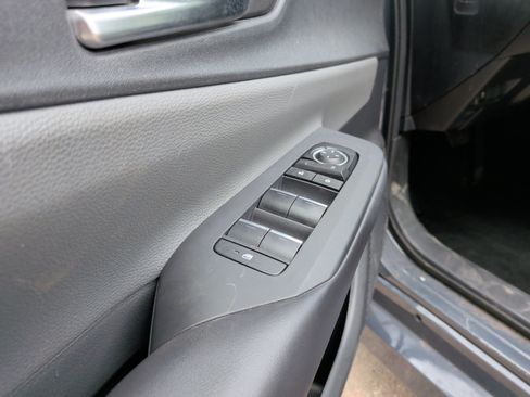 Used 2024 Toyota Prius XLE FWD image 15