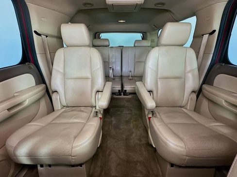 Used 2012 Chevrolet Suburban LTZ RWD image 13