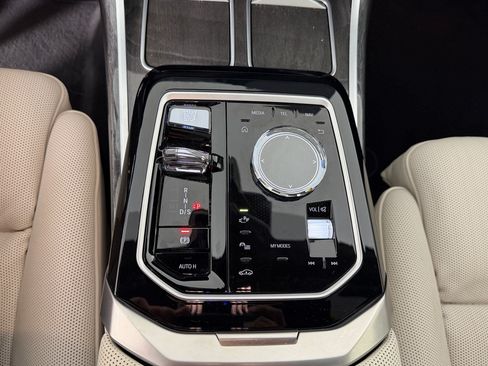 Certified 2024 BMW 740i xDrive AWD/4WD image 17