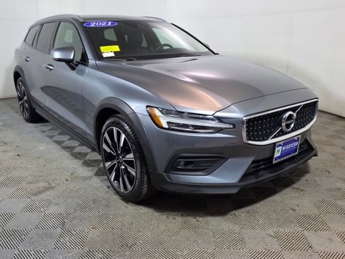 Used 2021 Volvo V60 T5 Cross Country w/ Climate Package image 9