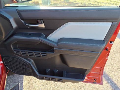 Used 2024 Toyota Tacoma Limited w/ Limited Package (LT) image 16