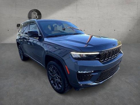New 2025 Jeep Grand Cherokee Summit image 4