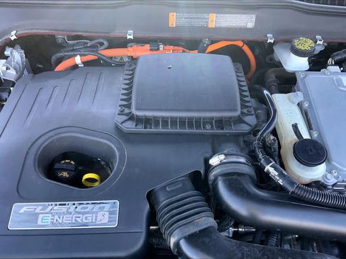 Used 2017 Ford Fusion Energi Titanium FWD image 32