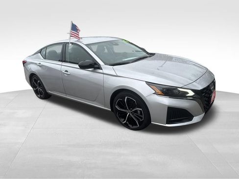 Used 2024 Nissan Altima 2.5 SR image 8