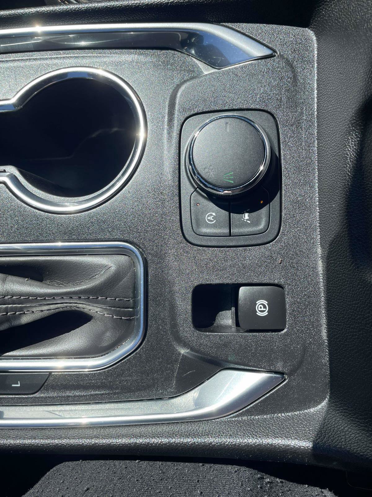 Used 2023 Chevrolet Traverse High Country FWD image 27