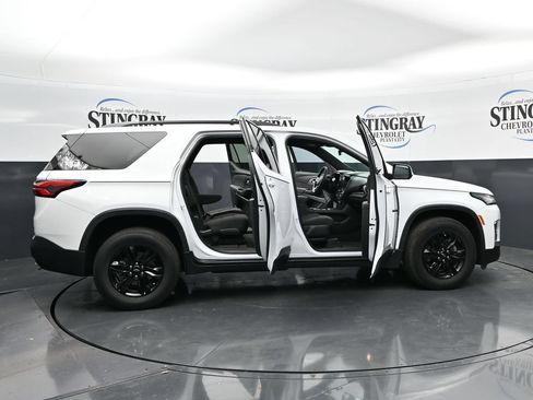 Used 2023 Chevrolet Traverse LT FWD image 36