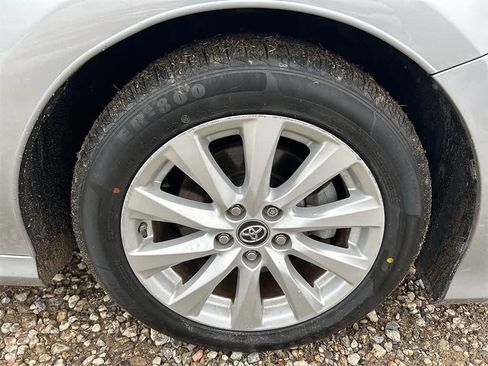 Used 2018 Toyota Camry LE image 9