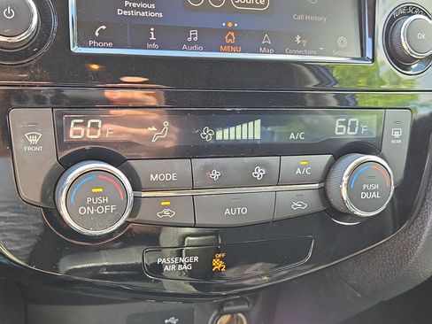 Used 2018 Nissan Rogue SV w/ Premium Package FWD image 27