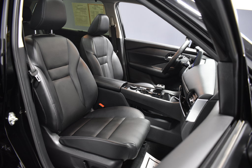 Used 2025 Nissan Rogue SL w/ Tech Package AWD/4WD image 14
