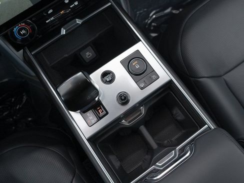 Used 2023 Land Rover Range Rover SV AWD/4WD image 43
