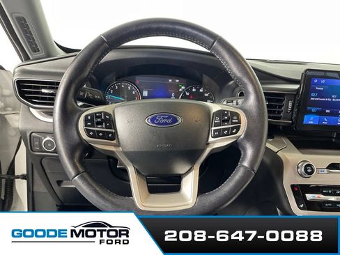 Used 2022 Ford Explorer XLT w/ Equipment Group 202A AWD/4WD image 12