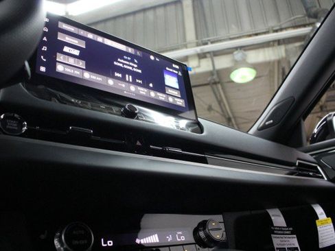 New 2026 Mitsubishi Outlander LE image 12