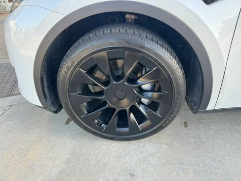 Used 2024 Tesla Model Y Long Range RWD image 18