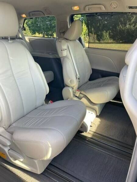 Used 2011 Toyota Sienna XLE FWD image 14