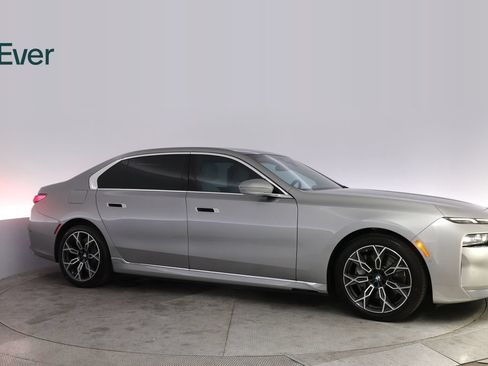 Used 2023 BMW i7 xDrive60 AWD/4WD image 14