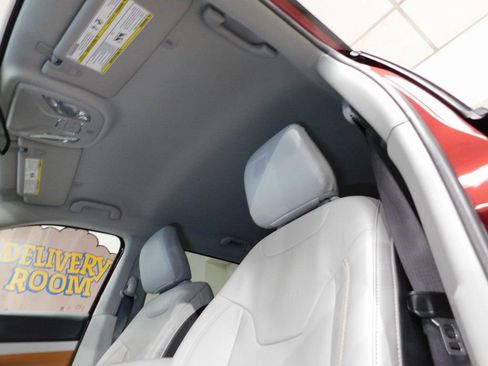 Used 2022 Jeep Compass Limited image 38