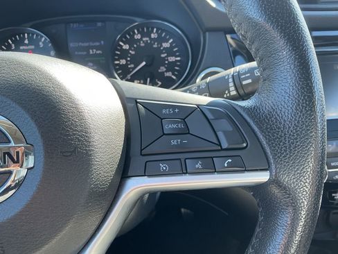 Used 2019 Nissan Rogue SV image 16