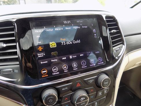 Used 2020 Jeep Grand Cherokee Limited AWD/4WD image 19