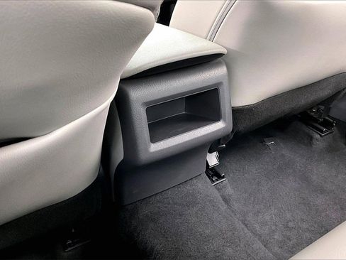 Used 2022 Toyota Camry SE image 33