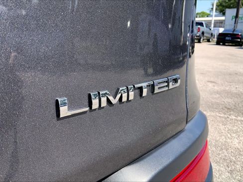 Used 2018 Jeep Cherokee Limited FWD image 8