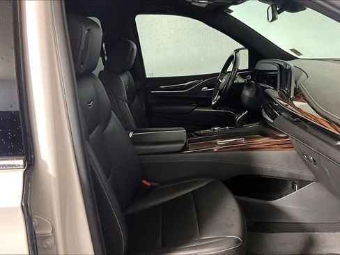Used 2021 Cadillac Escalade ESV Luxury AWD/4WD image 6