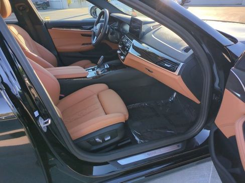 Certified 2023 BMW 530e w/ Convenience Package image 22