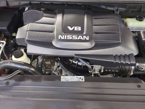 Used 2018 Nissan Titan SL image 15
