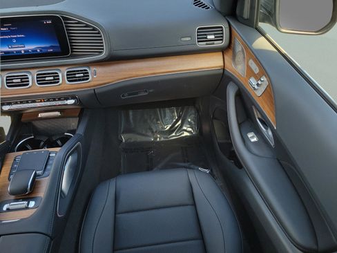 Certified 2025 Mercedes-Benz GLS 450 4MATIC image 13