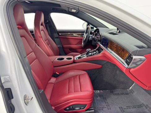 Used 2022 Porsche Panamera 4S w/ Premium Package image 16