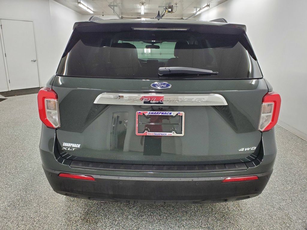 Used 2023 Ford Explorer XLT AWD/4WD image 5