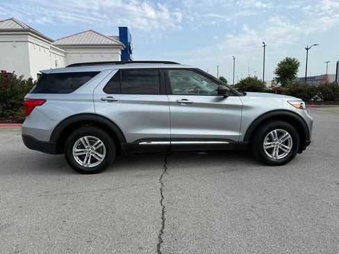 Used 2024 Ford Explorer XLT w/ Equipment Group 202A AWD/4WD image 8
