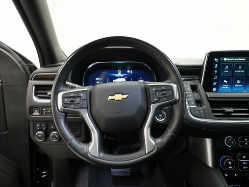 Used 2022 Chevrolet Suburban LT image 4
