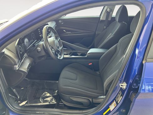 Used 2022 Hyundai Elantra SEL w/ Convenience Package FWD image 18