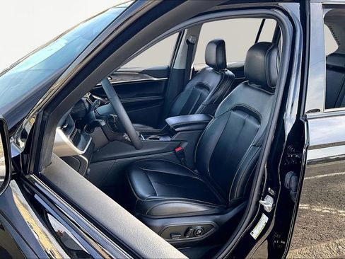 Used 2023 Jeep Grand Cherokee Limited w/ Black Appearance Package image 25